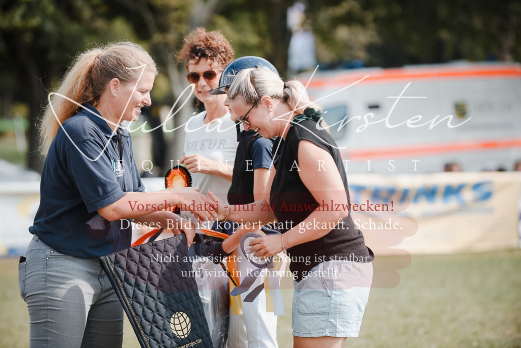 DSC_5550 | Pferde- und Turnierfotografie in Westsachsen. Pferdeportraits, Auftragszeichnungen und intuitive Kunst.