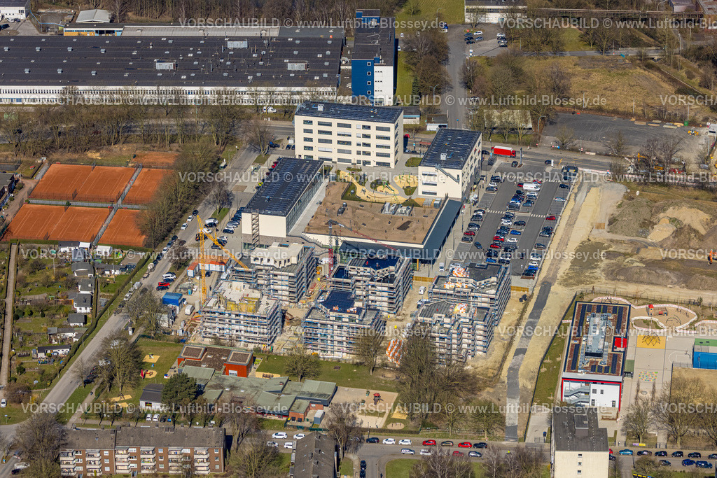 Herne250301835 | Luftbild, Kaiserquartier Herne, Baustelle mit Neubau einer Wohnanlage und Wohnsiedlung, Kita Lackmanns Hof Kindergarten und Hochhaus Wohnsiedlung, Tennisplätze TC Emschertal, Baukau, Herne, Ruhrgebiet, Nordrhein-Westfalen, Deutschland