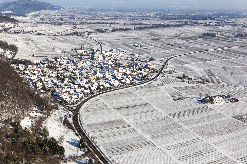 Luftbild: Winterluftbild im Schnee in Eschbach im Bundesland Rheinland-Pfalz in Deutschland. Foto: IMG_124445.jpg vom 11.02.2021 durch Werner Riehm/FLY-FOTO.de