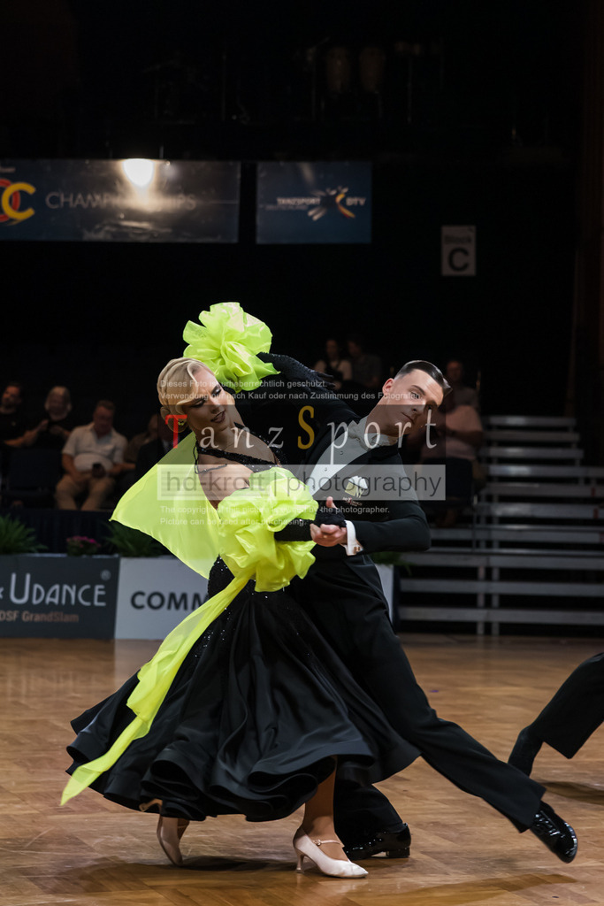 20250821_WDSF_GS_Std_R1_B2_3974 | Tanzsportbilder, Standardtanz, Lateintanz, WDSF, DTV, LTVB, dancecomp, goc, hessen tanzt, blaues band der spree, walzer, tango, wiener walzer, slowfox, quickstepp, samba, rumba, cha-cha-cha, paso doble. jive, hd-kroft photography, turniertanzsport