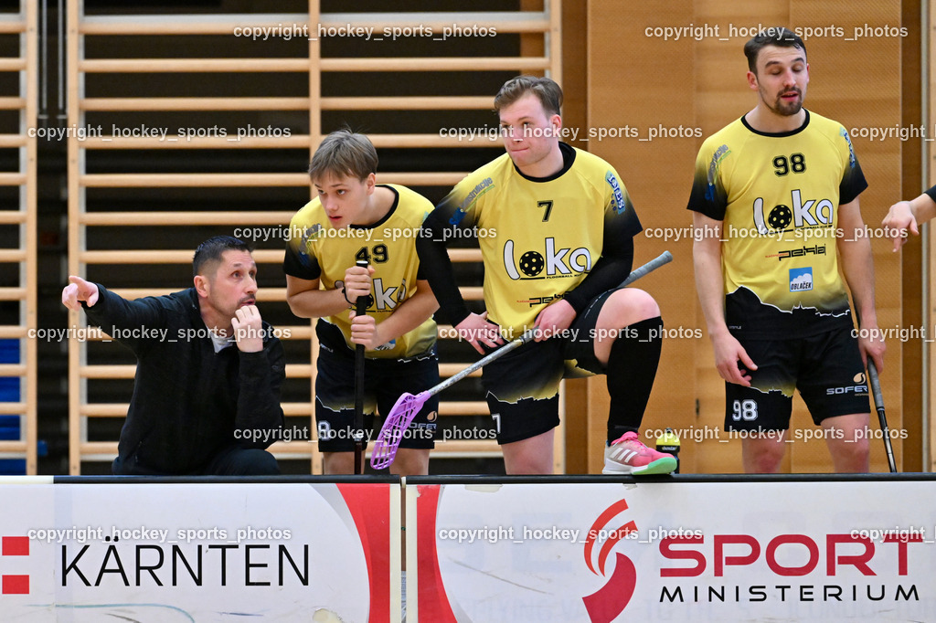 VSV Unihockey  vs. FBK Loka  | Spielerbank FBK Loka, Headcoach FBK Loka Gorazd Tomc, #49 Taj Tinauer FBK Loka, #7 Anže Podobnik FBK Loka, #98 Gašper Triler FBK Loka, VSV Unihockey  vs. FBK Loka , VSV Unihockey  vs. FBK Loka  am 25.01.2026 in Villach (Ballspielhalle St. Martin), Austria, (Photo by Bernd Stefan)