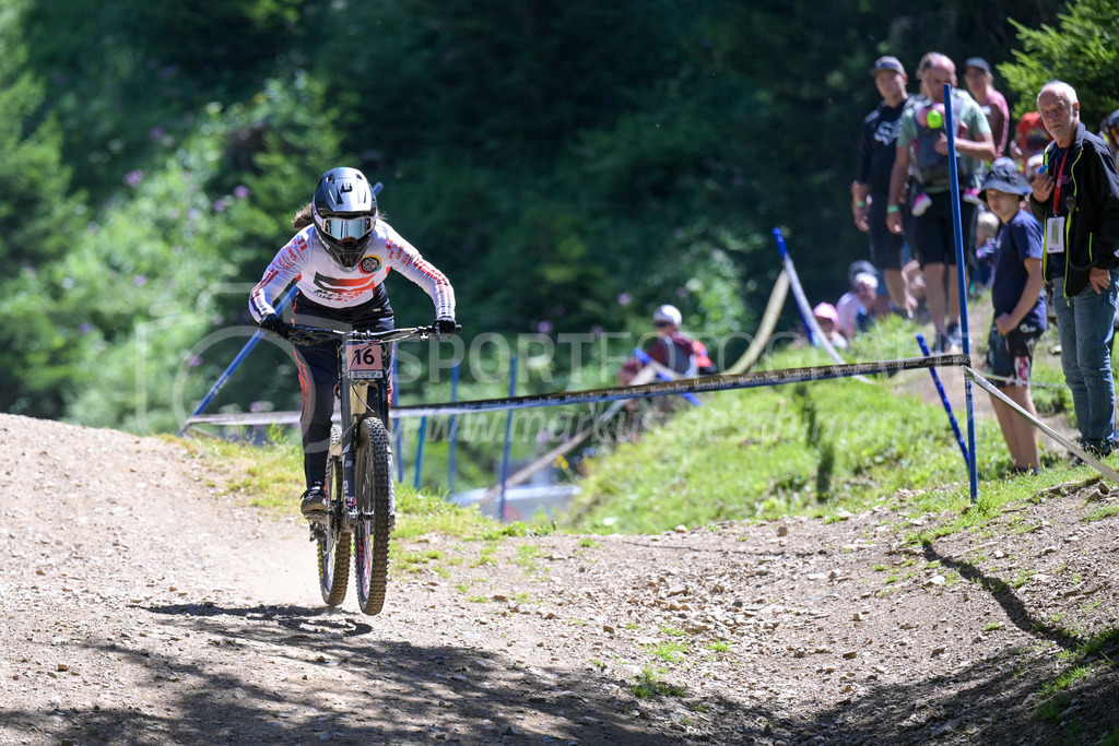 UCI Mountain Bike World Cup Lenzerheide 2022 - Downhill - 9. July 2022 | UCI Mountain Bike World Cup Lenzerheide 2022 - Downhill
Bike Kingdom, Lenzerheide
#16 NEWKIRK Anna (USA)
Bild: Sportfotografie Markus Aeschimann | www.markus-aeschimann.ch - Realisiert mit Pictrs.com