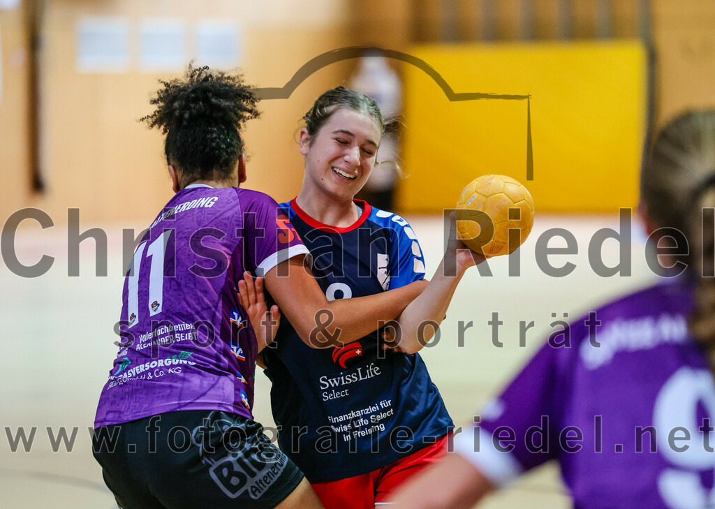 2023-10-14_096_SpVgg_Altenerding_gegen_HSG_Freising_Neufahrn_Damen | Erding, Deutschland, 14.10.2023:
Handball, Bezirksliga Frauen Altbayern 2023 / 2024, 3. Spieltag, SpVgg Altenerding II gegen HSG Freising-Neufahrn II, Endergebnis: 23:28

Nikayla Alston (SpVgg Altenerding, #11), Antonia Reichenauer (HSG Freising-Neufahrn, #8)

Foto: Christian Riedel / fotografie-riedel.net