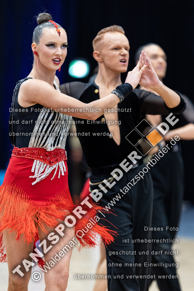 20240406-11099 | Hier finden Sie Tanz Bilder vom Latein und Standard Formationen tanzen. Sportbilder vom Tanzsport. Schöne Fotos und von Weltmeisterschaft, Europameisterschaft, Bundesliga, Regionalliga, Oberliga und Landesliga sowie von GOC Stuttgart, DanceComp, WM Bremen