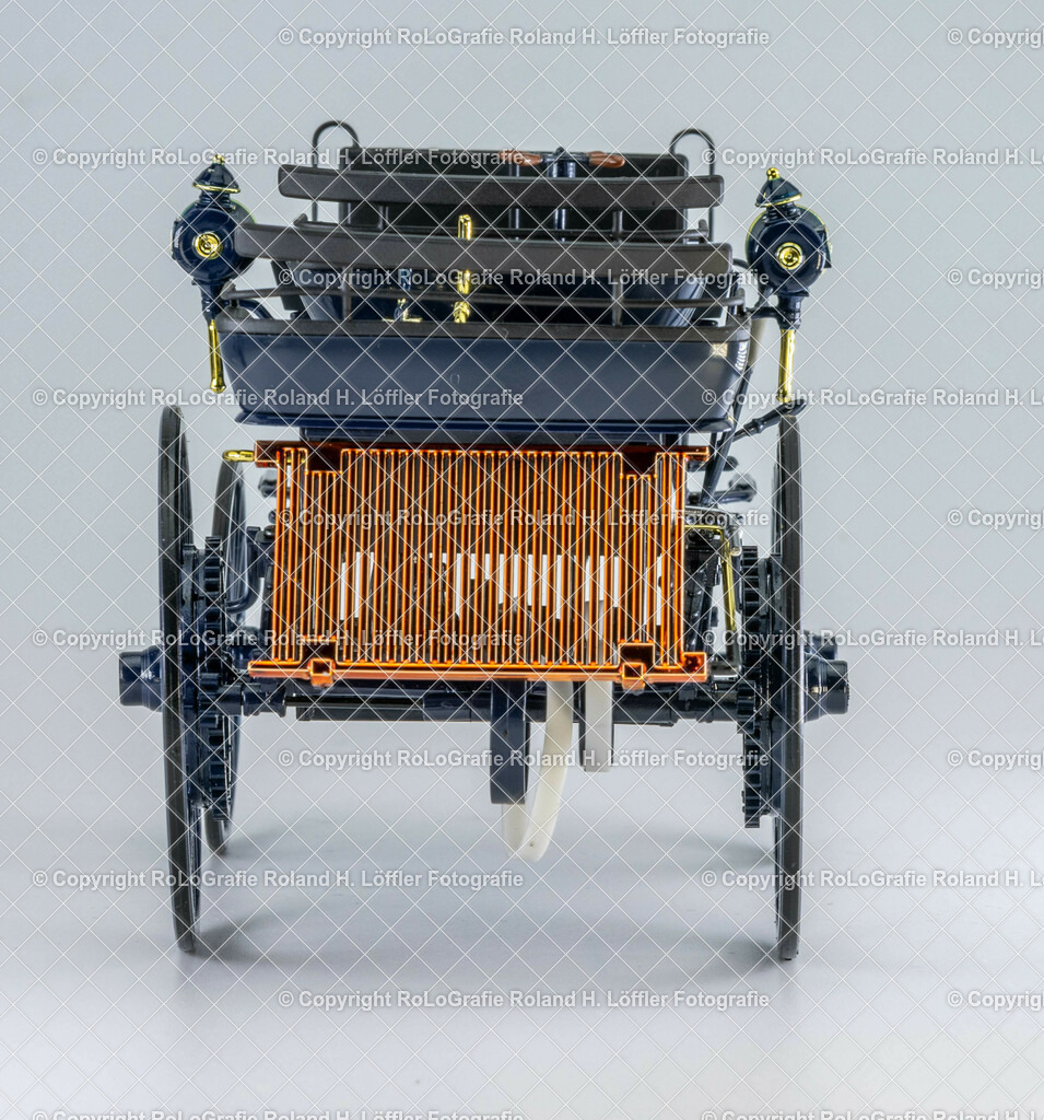 Fahrzeug_06 | Modellfahrzeug in Modellandschaft - Realisiert mit Pictrs.com