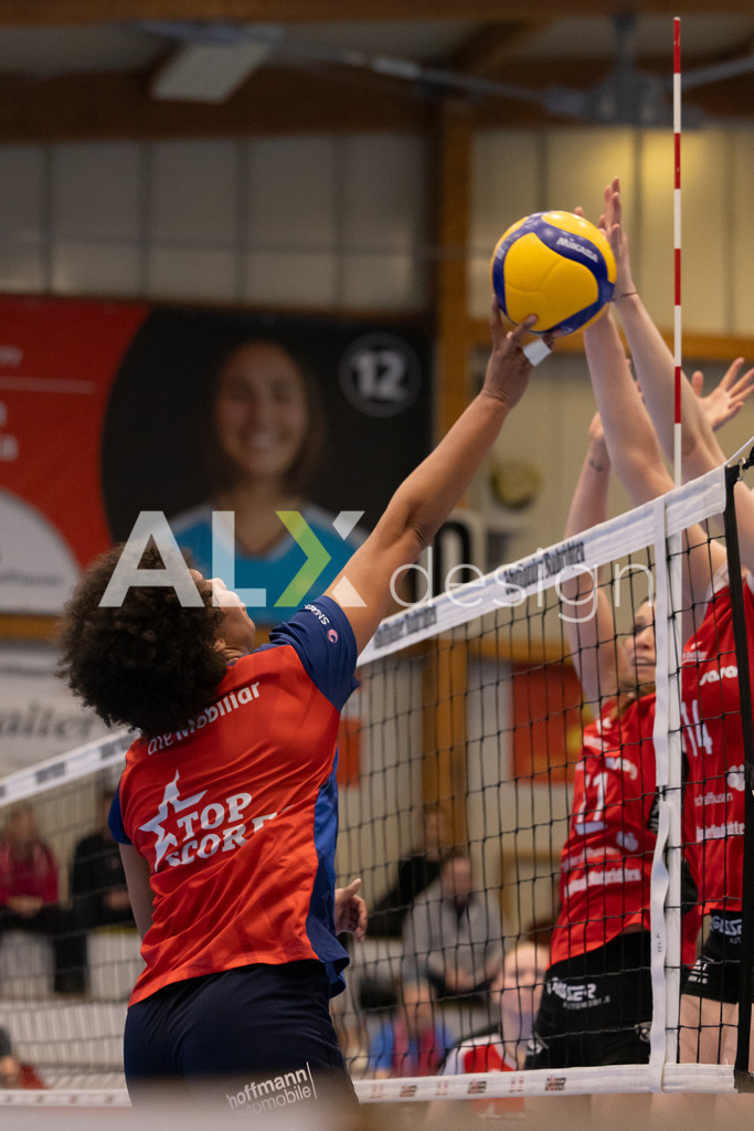 Volleyball I Frauen I Saison 2025-2026 I Volleyball NLA | Women I 1/2 Finals I  VC Kanti Schaffhausen - Sm'Aesch Pfeffingen I 07.03.2026 | 23 Emma Ellis (USA) (Sm'Aesch Pfeffingen) – Diagonalangriff - Realisiert mit Pictrs.com