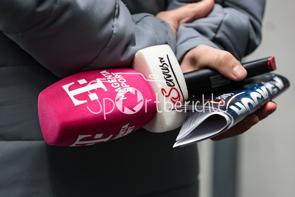 Augsburger Panther - Koelner Haie  | MagentaSport / ServusTV / Mikrofon / Magenta Sport / Servus TV / Fernsehen / LIVE / Symbolbild / Mikrofon