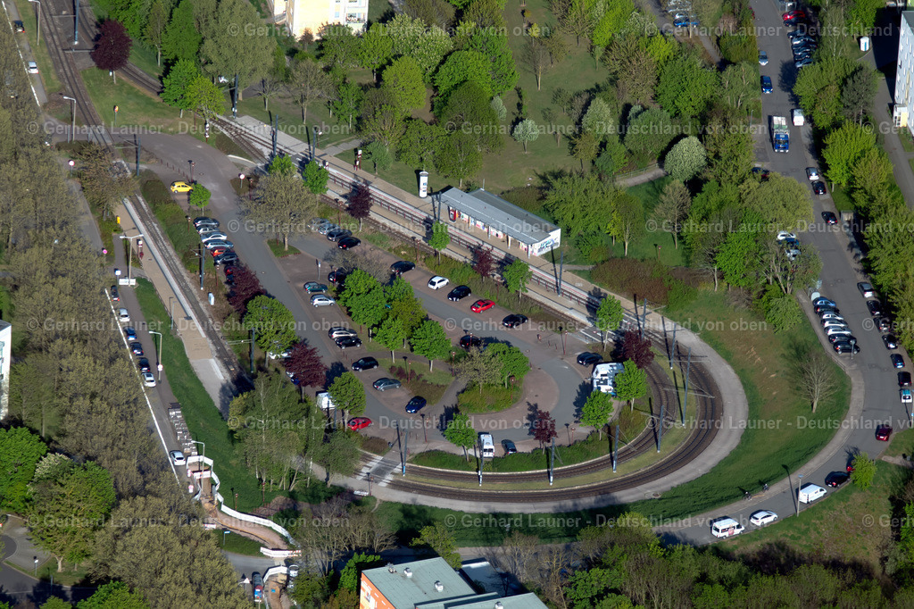 4025994 | ERFURT 06.05.2020 Wendeschleife der TRAM - Straßenbahn - Haltestelle Wiesenhügel im Nahverkehr der Verkehrsbetriebe "Erfurter Verkehrsbetriebe AG" im Ortsteil Wiesenhügel in Erfurt im Bundesland Thüringen, Deutschland. Weiterführende Informationen bei: Erfurter Verkehrsbetriebe AG. // Tram - Stop Wiesenhuegel of the public transport company "Erfurter Verkehrsbetriebe AG" in the district Wiesenhuegel in Erfurt in the state Thuringia, Germany. Further information at: Erfurter Verkehrsbetriebe AG. Foto: Gerhard Launer