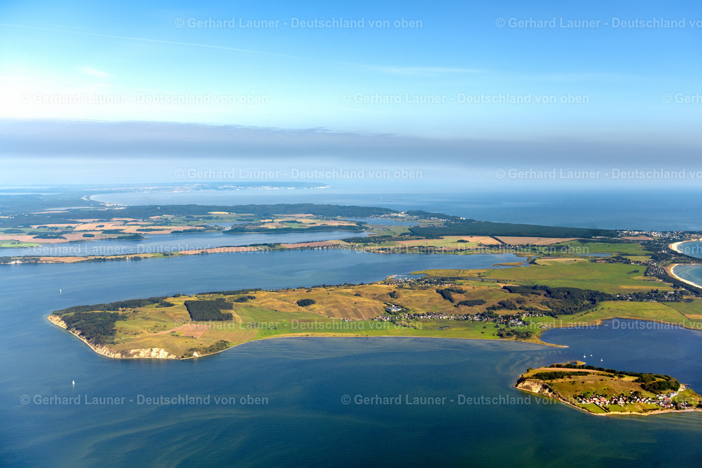 4061225 | Naturschutzgebiet Mönchgut 08.09.2021 Inselbereich Rügen mit dem Ortskern im Ortsteil Groß Zicker in Mönchgut im Bundesland Mecklenburg-Vorpommern, Deutschland. // Island area Ruegen with the village center in the district Gross Zicker in Moenchgut in the state Mecklenburg - Western Pomerania, Germany. Foto: Gerhard Launer