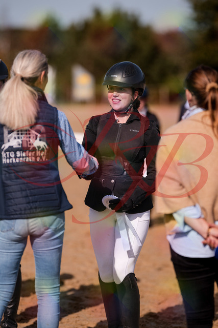 2026_10_03_Siefer-Hof_124700_Z81_38285969 | Professionelle Reitsport-, Turnier- und Eventfotografie von Robert Broda. Galerien mit ausgewählten und bearbeiteten Bildern direkt online ansehen und bestellen.