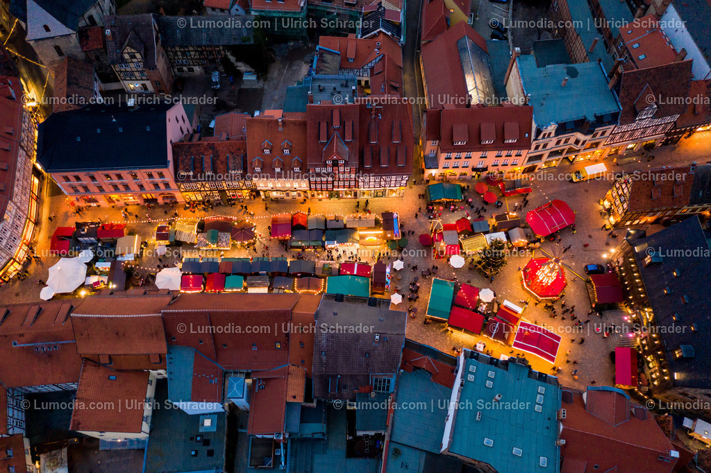 10049-6734 - Weihnachtsmarkt in Quedlinburg | Stockfoto und Bilderpool mit Bildmaterial aus Deutschland, dem Harz, Halberstadt, Quedlinburg, Wernigerode und weltweit. Qualitativ hochwertige und professionelle Fotos anschauen und kaufen. - Realisiert mit Pictrs.com