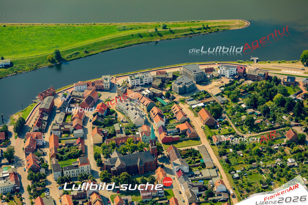 Luftaufnahme Pension Elbufer Wittenberge - Die Luftaufnahme wurde 2025 vom UL-Flugzeug heraus erstellt ( ohne Drohne ) - Hochauflösende Luftaufnahme - für professionelle Ausdrucke geeignet. Die Geschenkidee !Mit Lizenz und Bildrechte bestellbar