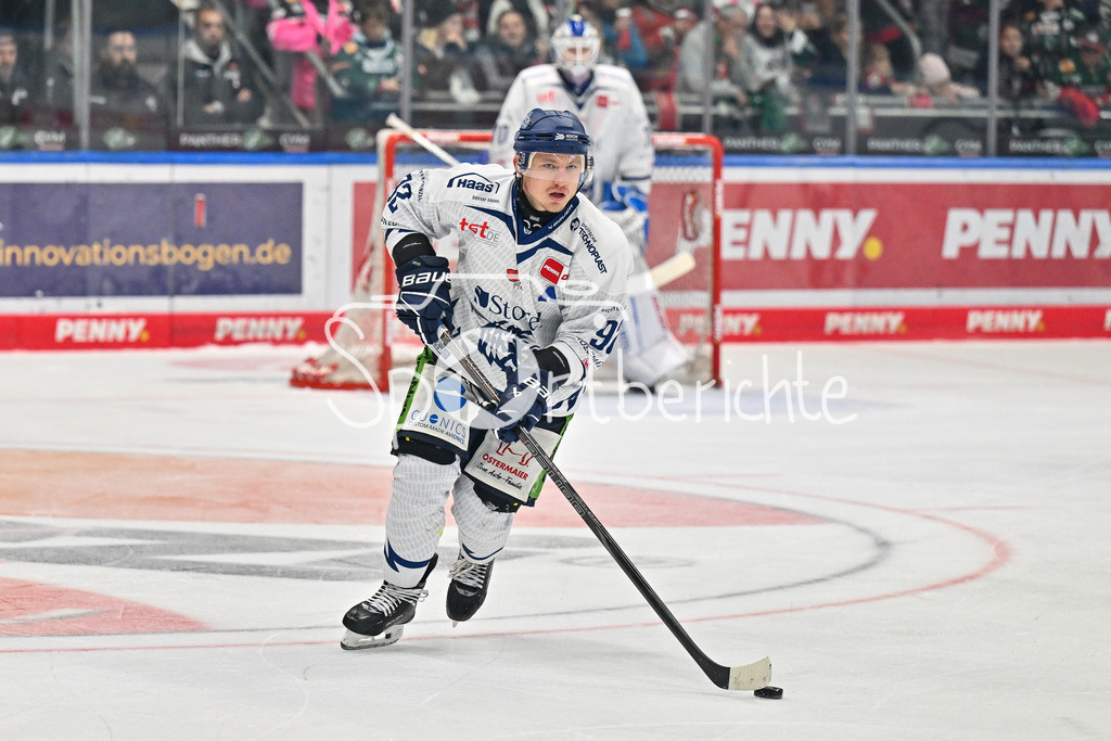 Augsburger Panther - Straubing Tigers | am PUck Marcel BRANDT (Straubing Tigers #92) beim Spiel in Augsburg / Freisteller / Einezlfoto / DEL: Augsburger Panther - Straubing Tigers, Curt Frenzel Stadiom am 20.10.2024