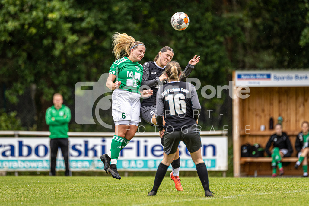 Union Bevensen Frauen - Mailwald_ Nele (Kopfball) vs Fortuna Celle BP 030825 dlP | immodelaporte-sportfotos - Realisiert mit Pictrs.com