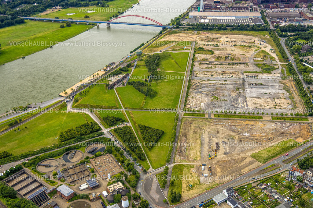 Duisburg240703990-Mitte | Luftbild, Rheinpark Duisburg am Fluss Rhein und geplante Wohnanlage RheinOrt Hochfeld, künftiges IGA-Gelände, Brücke der Solidarität mit rotem Geländer, Hochfeld, Duisburg, Ruhrgebiet, Nordrhein-Westfalen, Deutschland