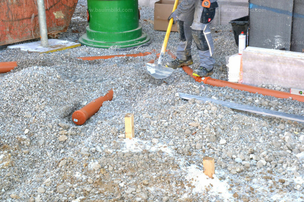 bib-lg03-abwasserkanal-0120 | Nach LV-Leistungsgruppen sortierte Detailfotos über den Bau eines Hauses. Alle Hausbau-Bilder direkt vom Urheber und Autor der Website Haus-Selber-Bauen.com