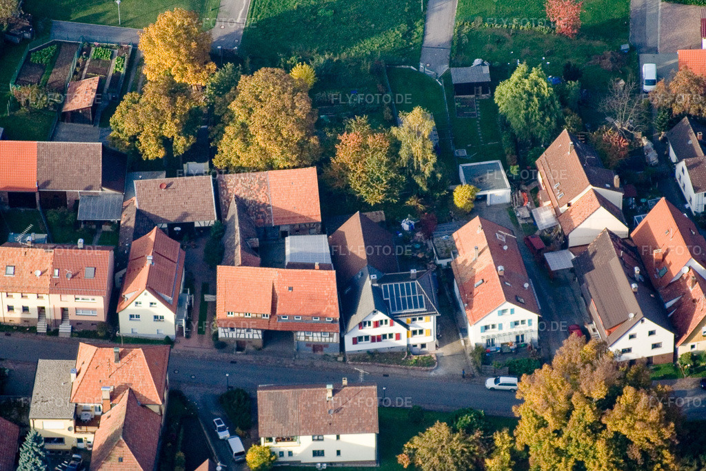 Luftbild: Lange Straße im Ortsteil Schluttenbach in Ettlingen im Bundesland Baden-Württemberg in Deutschland. Foto: IMG_14055.jpg vom 11.10.2008 durch Werner Riehm/FLY-FOTO.de