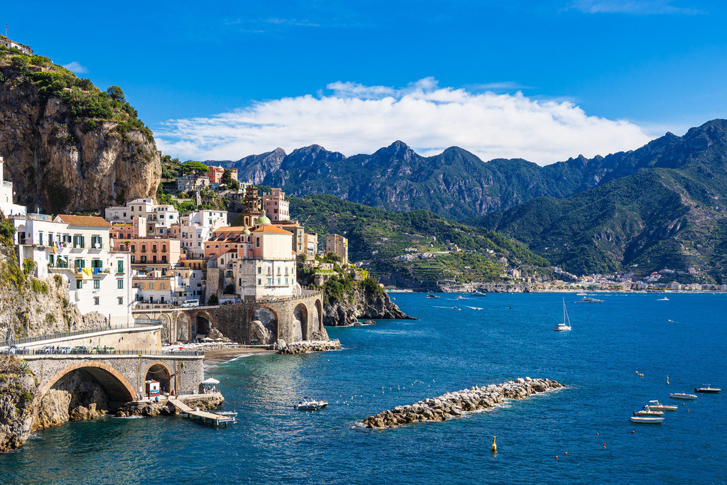 Blick auf Atrani an der Amalfiküste in Italien | Blick auf Atrani an der Amalfiküste in Italien.