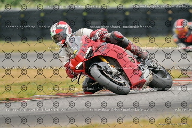 25bt05-1525 | markuskiefer.com - Realisiert mit Pictrs.com