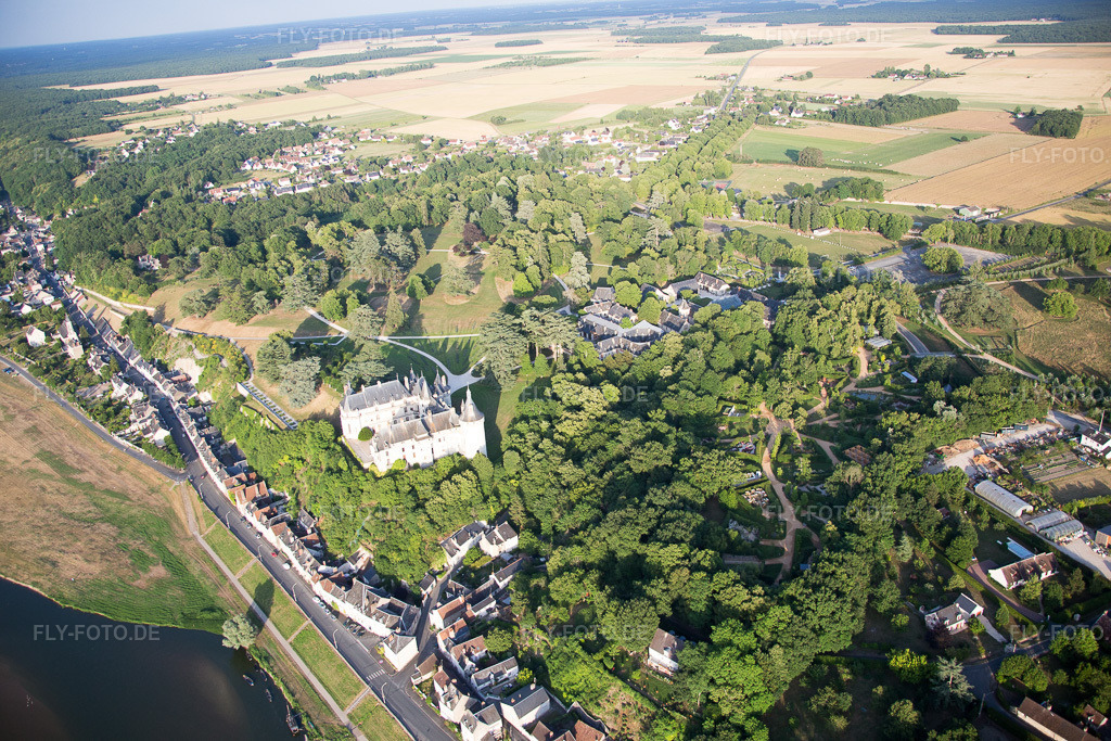 Luftbild: Ortsansicht in Chaumont-sur-Loire im Bundesland Loir-et-Cher in Frankreich. Foto: IMG_082447.jpg vom 20.06.2015 durch Werner Riehm/FLY-FOTO.de