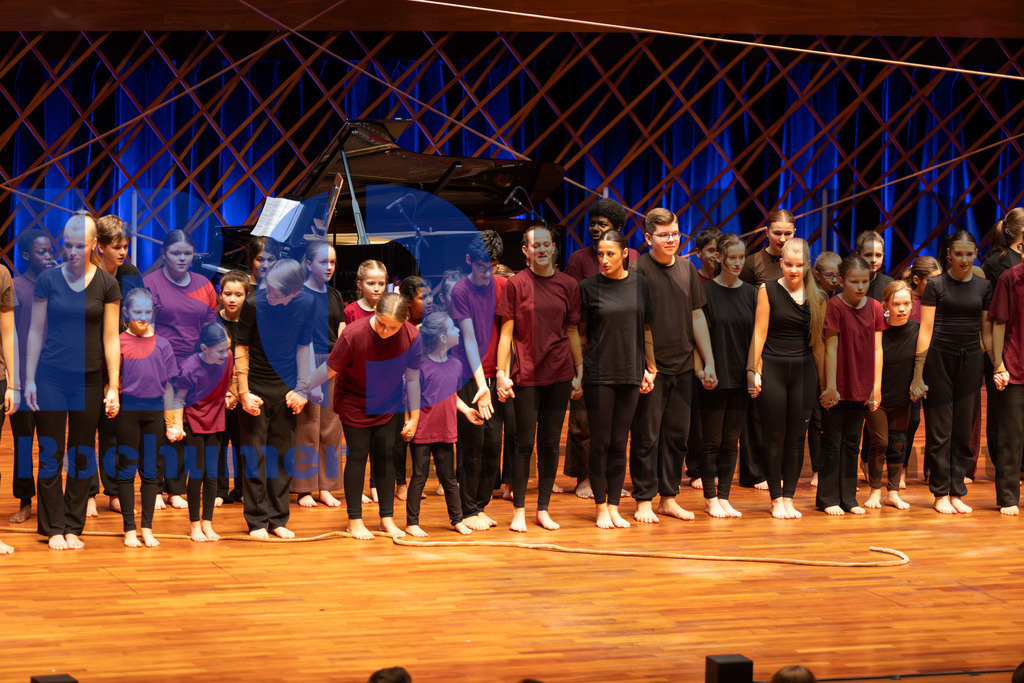 SES_ZWIBOC20250204-51 | bond - Realisiert mit Pictrs.com