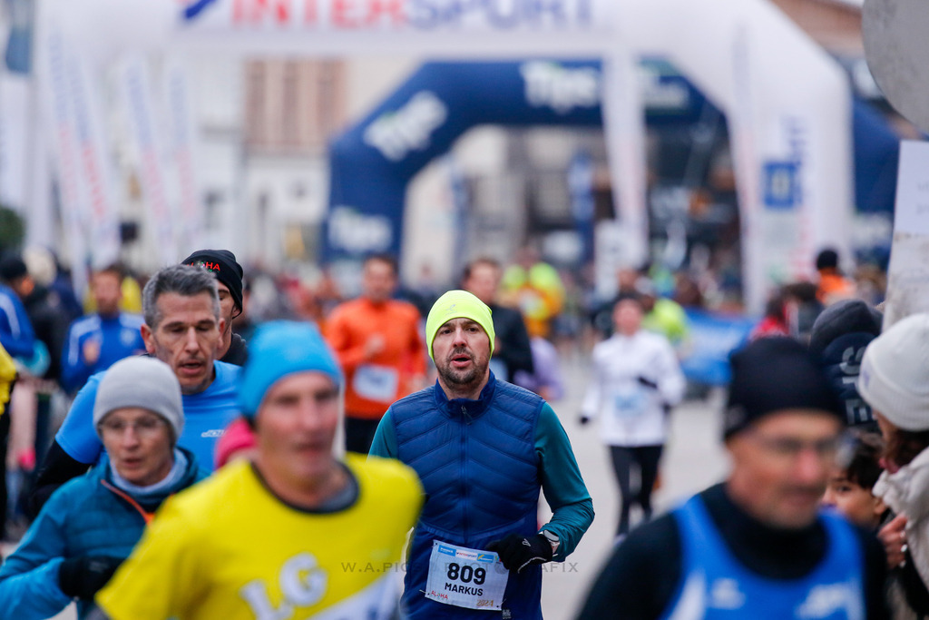AW_20231231awmac8405 | WELS, 31.12.2023, Sparkasse Silvesterlauf Wels 2023 , Image shows: Photo: WAPICS / Andreas Willdoner