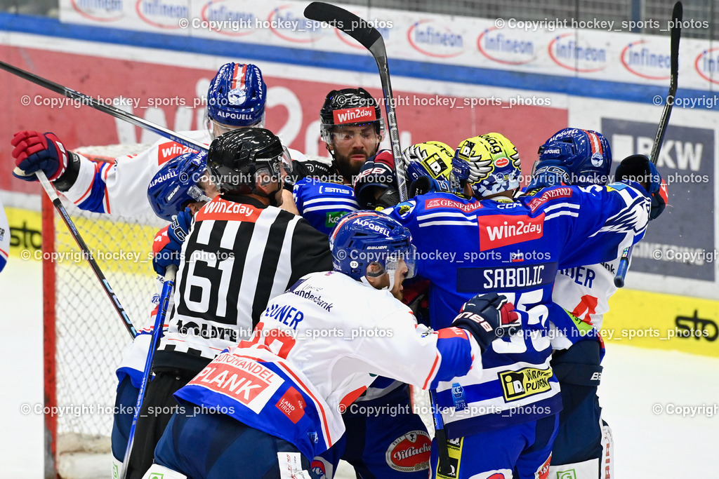 EC IDM Wärmepumpen vs. HC Tiroler Wasserkraft 22.9.2023 | Muzsik Norbert, Miklic Gregor, Referees, #22 Ploner Valentin HCI, #55 SABOLIC Robert,  EC IDM Wärmepumpen vs. HC Tiroler Wasserkraft 22.9.2023, EC IDM Wärmepumpen - HC Tiroler Wasserkraft am 22.09.2023 in Villach (Stadhalle Villach), Austria, (Photo by Bernd Stefan)