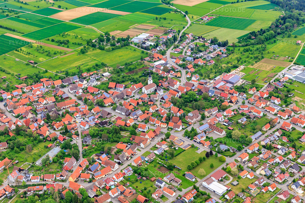 Luftbild: Dorfansicht aus Südwesten mit Medarduskirche im Ortsteil Ostdorf in Balingen im Bundesland Baden-Württemberg in Deutschland. Foto: IMG_114645.jpg vom 31.05.2019 durch Werner Riehm/FLY-FOTO.deKirchengemeinde Ostdorf, Geislingen, Erlaheim, Binsdorf | Evangelische Kirchengemeinde Ostdorf-Geislingen