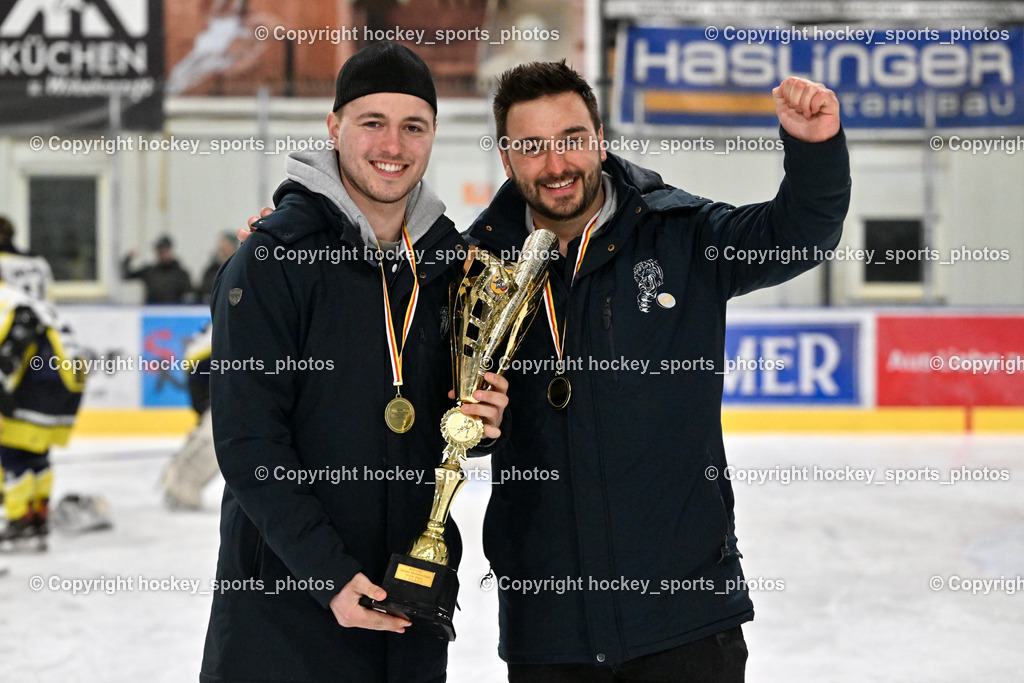 WILDCATS PATERNION & Lady Hawks Siegerehrung-Meisterfeier | Asisstentcoach Wildcats Paternion Ortner Philipp, Headcoach WILDCATS PATERNION Marcell Ott, WILDCATS PATERNION &amp; Lady Hawks Siegerehrung-Meisterfeier, WILDCATS PATERNION &amp; Lady Hawks Siegerehrung-Meisterfeier am 12.03.2025 in Steindorf (Ossiachersee Halle), Austria, (Photo by Bernd Stefan)