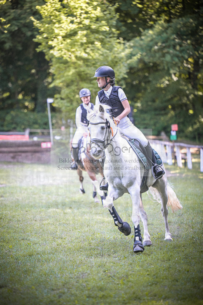 DOS_0816 | Entdecke hochwertige Reitturnierfotos von Foto Oger. Professionell, emotional und authentisch – jetzt Lieblingsmomente im Shop bestellen.Deutschlandweite Turnierfotografie. - Realisiert mit Pictrs.com