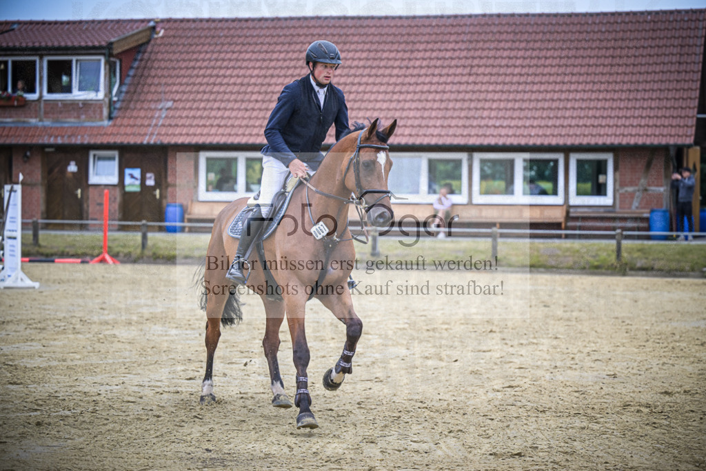 DOS_2231 | Entdecke hochwertige Reitturnierfotos von Foto Oger. Professionell, emotional und authentisch – jetzt Lieblingsmomente im Shop bestellen.Deutschlandweite Turnierfotografie. - Realisiert mit Pictrs.com