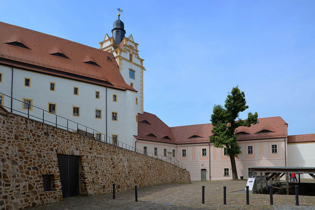 Colditz - Schloss Colditz | Entdecke über 20 Kategorien Leipzig-Motive: Foto-Downloads, hochwertige Poster, Leinwand- & Fine-Art-Prints. Jetzt Lieblingsfoto im Bildlexikon Leipzig Shop bestellen!