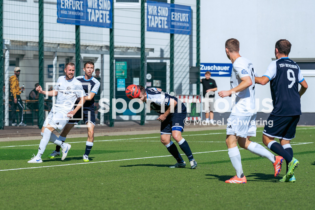 SV Jägerhaus-Linde – TSV Beyenburg | Jannik Heymann (17, TSV Beyenburg) beim Kopfball. Kreisliga A: SV Jägerhaus-Linde gegen TSV Beyenburg, Wuppertal, 27.09.2026. Endstand: 1:2 (0:1). sportimfokus / Marcel Schwering - Realisiert mit Pictrs.com
