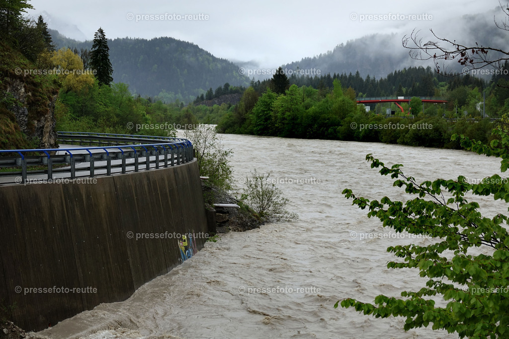 welltvi-Ulrichsbruecken-B179-Pinswang-Hochwasser-21052019-DSD01411 | Info aus dem Bezirk Reutte/Ausserfern Tirol sowie eine umfangreiche Bilddatenbank über die gesamte Region: Lechtal, Talkessel Reutte, Tannheimertal, Zwischentoren. Lech, Plansee, Zugspitze, Grenztunnel, B179, Fernpassstraße, Verkehr, Lawinen, Tradition, - Realisiert mit Pictrs.com