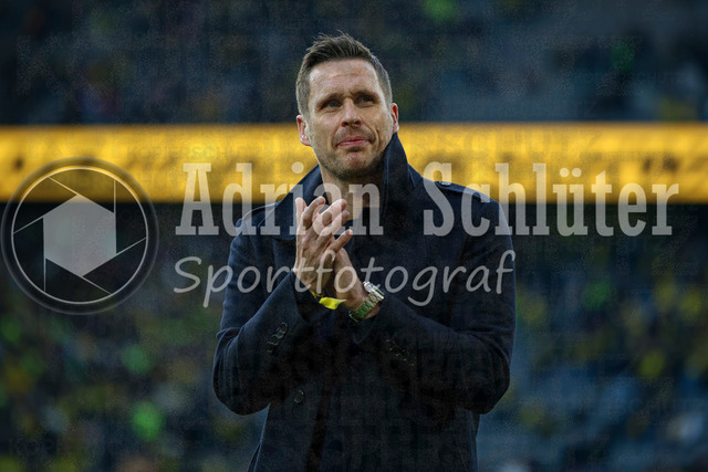 08.05.2026, GER, Fussball, Herren, 1. BL, Saison 2025/2026, Borussia Dortmund - Eintracht Frankfurt | Sebastian Kehl gestikuliert, Gestik und Mimik bei der Verabschiedung