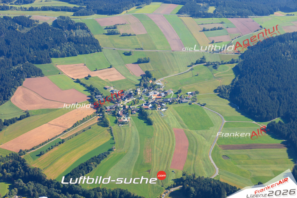 Die Luftaufnahme der Stadt Pressig wurde vom UL-Flugzeug heraus erstellt ( keine Drohne )- hohe Auflösung für beste Qualität