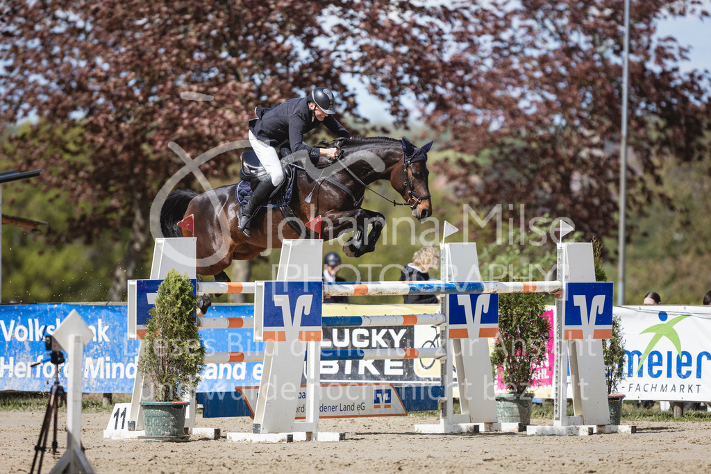 240428_Spenge_M2-Spr-140 | Deine schönsten Turniermomente als professionelle Fotos! Entdecke hochwertige Pferdesport-Fotografie im Online-Shop. Jetzt Fotos finden & bestellen!