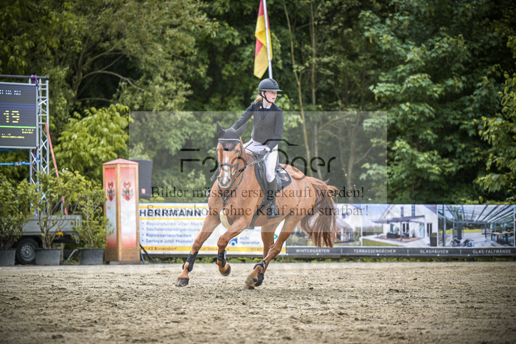 DOS_5777 | Entdecke hochwertige Reitturnierfotos von Foto Oger. Professionell, emotional und authentisch – jetzt Lieblingsmomente im Shop bestellen.Deutschlandweite Turnierfotografie. - Realisiert mit Pictrs.com