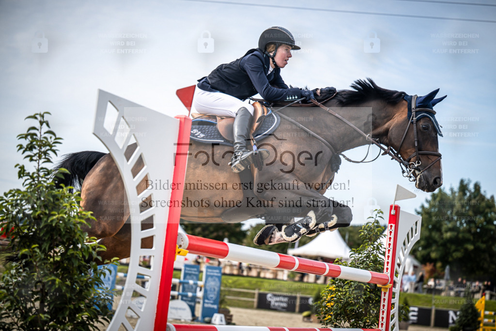 DOS_7301 | Entdecke hochwertige Reitturnierfotos von Foto Oger. Professionell, emotional und authentisch – jetzt Lieblingsmomente im Shop bestellen. - Realisiert mit Pictrs.com