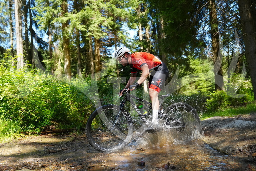 FC101802 | Fotogalerie der Treibjagd im Dunkelwald - Dein MTB Etappenrennen im Erzgebirge - Realisiert mit Pictrs.com