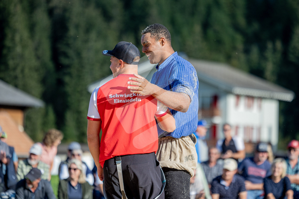Unteriberg2026_6G_00255 | Die Schwinger des Schwyzer Kantonalen Schwingerverbandes: Fotos, die Dynamik und Leidenschaft festhalten, sowie emotionale Momente aus dem traditionellen Schwingsport zeigen. - Realisiert mit Pictrs.com