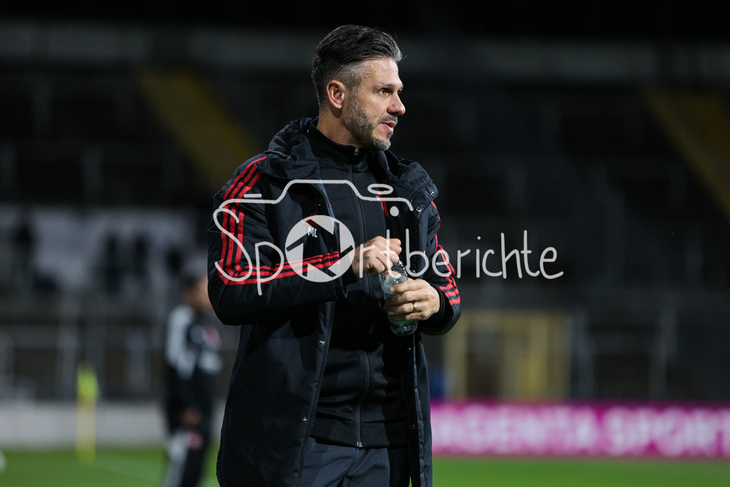 FC Bayern Amateure - 1. FC Nuernberg II | fCB Trainer Martin Demichelis in Aktion