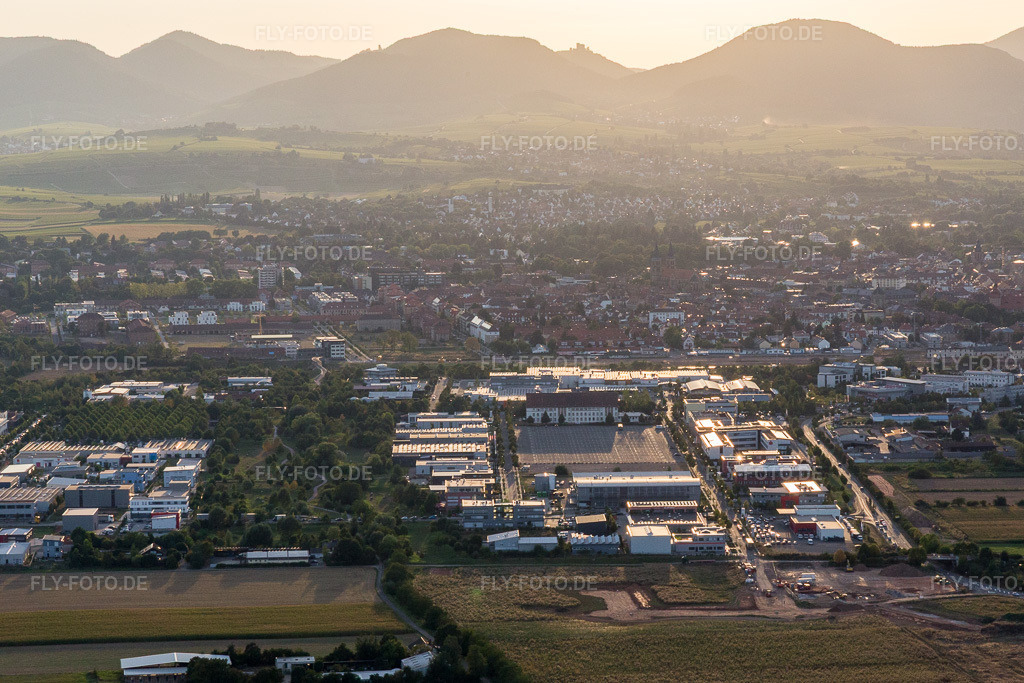 Luftbild: Messplatz im Ortsteil Queichheim in Landau im Bundesland Rheinland-Pfalz in Deutschland. Foto: IMG_094450.jpg vom 01.09.2016 durch Werner Riehm/FLY-FOTO.de