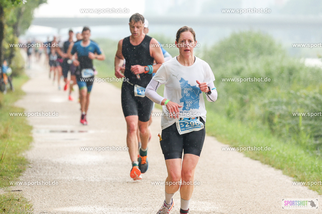LUR_1232 | 34. M-net Erlanger Triathlon 2025 #erlangertriathlon  #mnettriathlon2025 #mnettriathlon #team #olympischedistanz #mitteldistanz #triathlon #maindonaukanal  #erlangertriathlon2025 #yourpictrs #tv1848 #tv1848erlangen  #triathlonbayern #sportinerlangen #demsportverbunden #sportshot_your_pictrs Copyright: www.sportshot.de