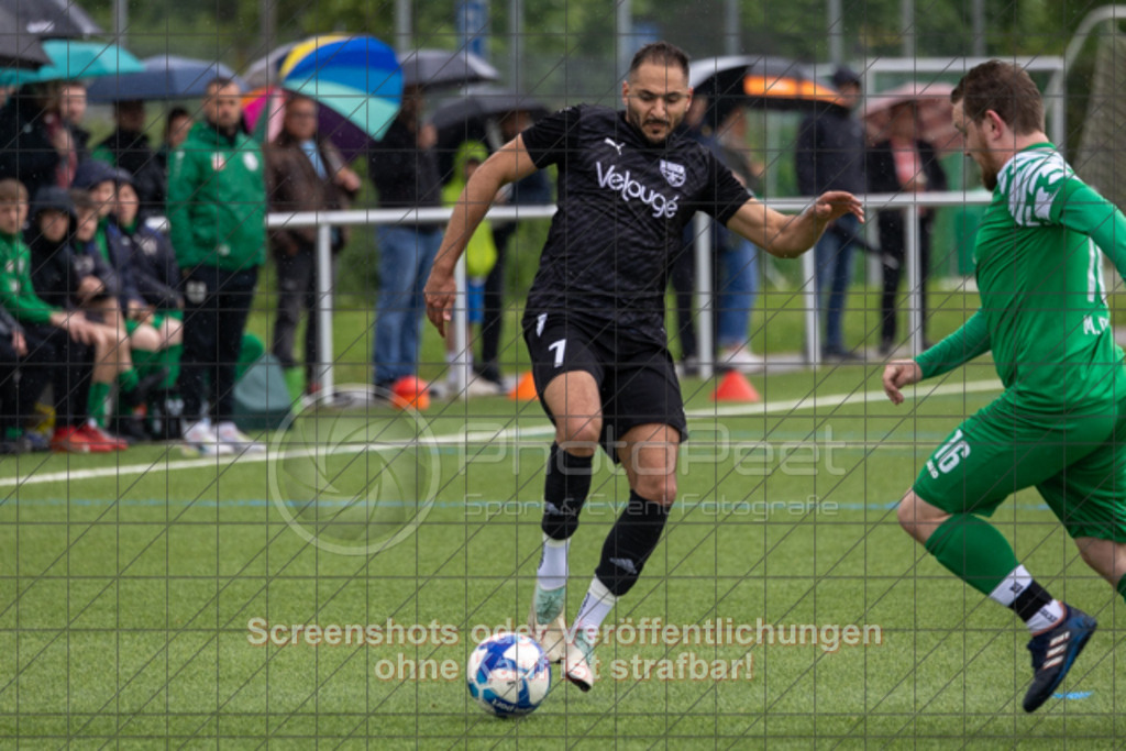 20250504_151703_0182 | #,SSV Göppingen (schwarz) vs. TSV Wäschenbeuren (grün), Fussball, Kreisliga A3 - Bezirk Neckar/Fils, 25. Spieltag, Saison 2024/2025, Kunstrasensportplatz Nord, Hohenstaufenstr. 123, 73033 Göppingen, 04.05.2025 - 15:00 Uhr,Foto: PhotoPeet-Sportfotografie/Peter Harich