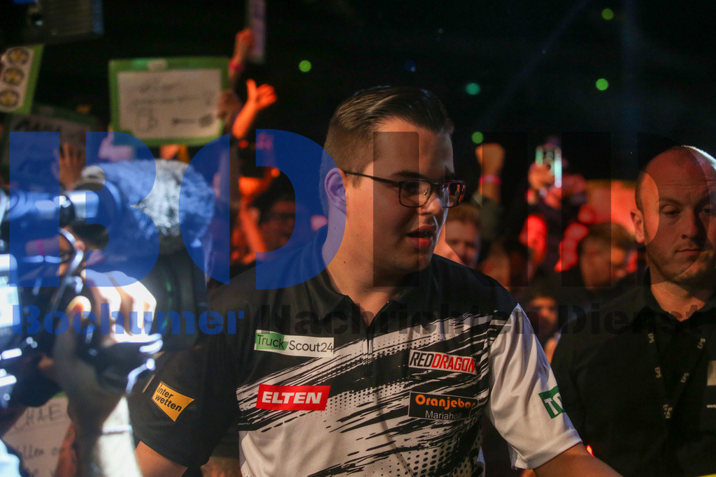  29.10.2023 - 
 | Sebastian Sendlak / Bochumer Nachrichtendienst (BOND) - PDC European Darts Championship: Viertelfinale {Persons shown} - Realisiert mit Pictrs.com