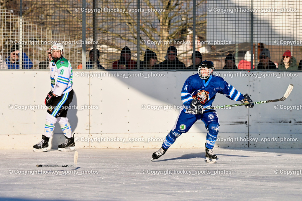 EC Tigers Paternion vs. EC FELD AM SEE/DSG LEDENITZEN | #98 Tschuitz Dominik EC FELD AM SEE Ledenitzen, #14 Tschurnig Daniel EC Tigers Paternion, EC Tigers Paternion vs. EC FELD AM SEE/DSG LEDENITZEN, EC Tigers Paternion vs. EC FELD AM SEE/DSG LEDENITZEN am 04.01.2026 in Paternion (Eislaufplatz Paternion), Austria, (Photo by Bernd Stefan)
