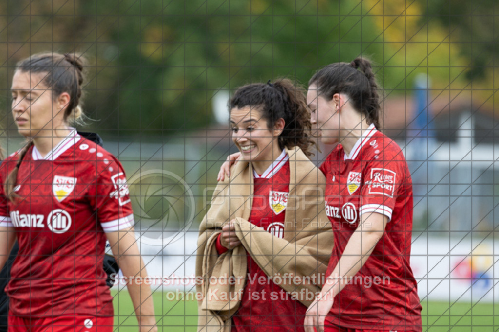 20251012_145809_1484 | #,1.FC Donzdorf (schwarz) vs. VfB Stuttgart II (rot), Fussball, Frauen-Verbandsliga Württemberg, 05. Spieltag, Saison 2025/2026, Rasenplatz Lautertal Stadion, Süßener Straße 16, 73072 Donzdorf, 12.10.2025 - 13:00 Uhr,Foto: PhotoPeet-Sportfotografie/Peter Harich