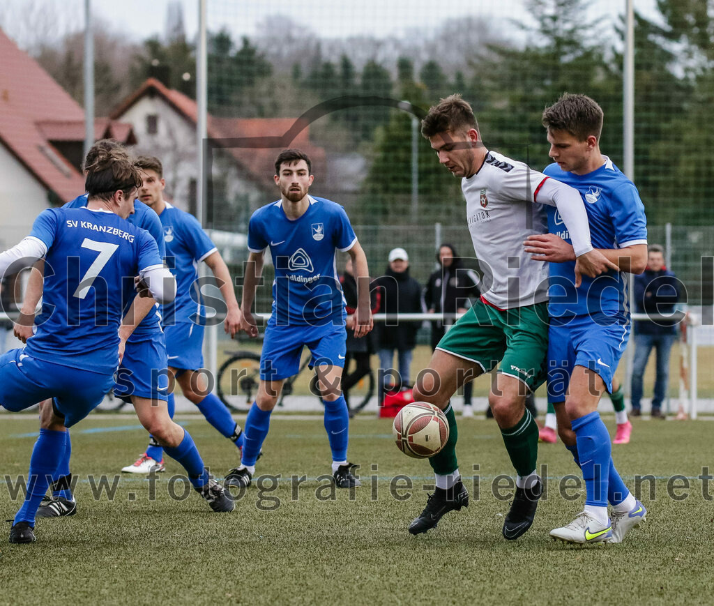 2024-02-17_040_FC_Schwaig_gegen_SV_Kranzberg | Marzling, Deutschland, 17.02.2024:
Fußball, Landesliga Südost 2023 / 2024, Testspiel, FC Schwaig gegen SV Kranzberg, Endergebnis: 4:1

Levi Peis (SV Kranzberg, #7), Raffael Ascher (FC Schwaig, #9), Thomas Schredl (SV Kranzberg, #5)

Foto: Christian Riedel / fotografie-riedel.net
