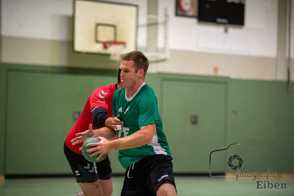 VFL Oldenburg-SG FriPe | Herren Regionsoberliga; VFL Oldenburg (grün)-SG FriPe (rot) am 04.11.2023 in Oldenburg (Robert-Schumann-Halle Oldenburg), Deutschland, Photo: Philip Eiben 2023 - Realisiert mit Pictrs.com